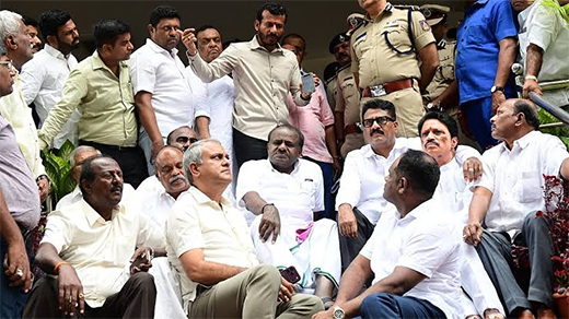 Kumaraswamy stages protest